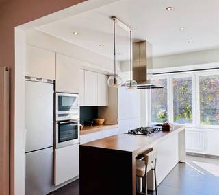 Bienvenue dans ce magnifique appartement à Borgerhout - un espace de vie meublé de façon moderne qui combine parfaitement style et confort...