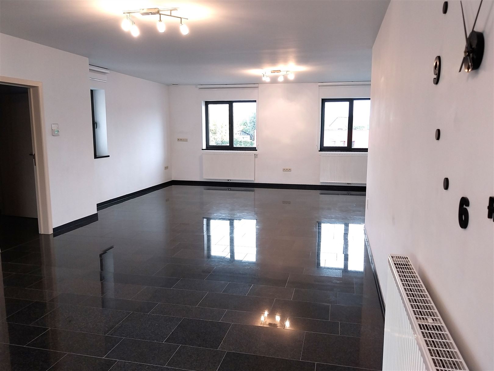 TE HUUR: Zeer ruim duplex appartement met 3 slaapkamers te Zolder! - foto 3