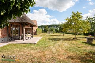 In het landelijke Sint-Laureins bevindt zich dit uitzonderlijk charmante landhuis op een perceel van ca. 6.000 m², waar authenticiteit, vakmanschap...