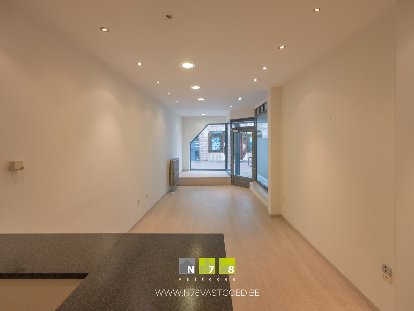 Commercial à louer à Maaseik - photo 3