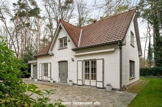 Perfect instapklare, volledig vernieuwde woning op een uitstekende locatie nabij het golf- en meerdomein in Keerbergen. Deze charmante en...