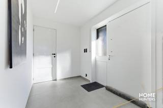 In een rustige en aangename omgeving in Hooglede bevindt zich deze halfopen bebouwing op een prachtig perceel van maar liefst 2.115 m². Hier geniet...