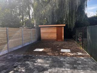 Deze gezellige energiezuinige woning biedt alle mogelijkheden om een gezellige thuis te worden met een zonnige tuin en 3 à 4 slaapkamers. Ze is gelegen in het centrum van Brasschaat op wandelafstand van winkels, diensten en scholen maar ook het prachtige gemeentelijke park en Peerdsbos. De woning biedt gelijkvloers een ruime hal, gastentoilet, bureel (of slaapkamer) (11m²) vooraan, grote woonkamer met volledig geïnstalleerde open keuken en aanpalende bergplaats. Op de eerste verdieping werden 3 slaapkamers (12-10-8m²) en een badkamer met inloopdouche en badmeubel afgewerkt. Achteraan zonnige tuin met ruime tuinberging. Vloerverwarming met warmtepomp, zonnepanelen en conforme elektrische installatie. Voor meer informatie of een plaatsbezoek kan u contact opnemen via info@batimmo-vastgoed.be. Energielabel A