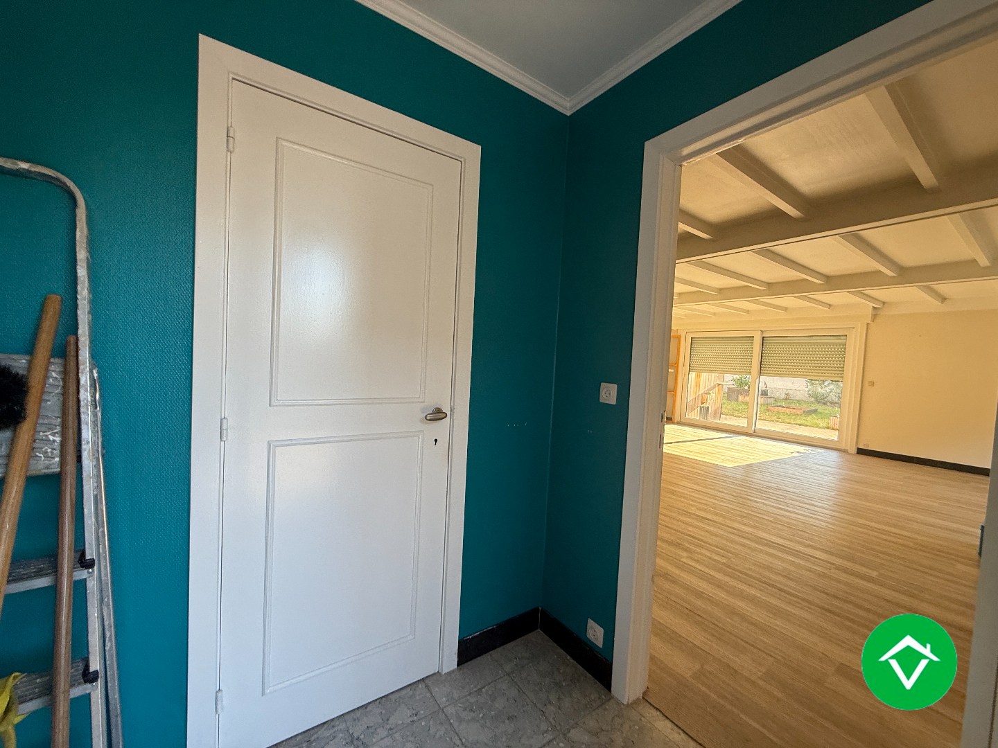 Gelijkvloerse woning met 3 slaapkamers, dubbele garage en tuin - foto 2