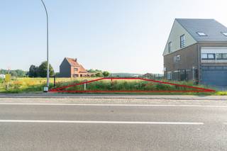 Opzoek naar een bouwgrond voor een HOB (Half Open Bebouwing)?<br /><br />Deze bouwgrond van 245m2 is gelegen op een gunstige locatie met vlotte verbinding tussen Merchtem en Wemmel. Het open zicht achteraan is een fantastische troef voor dit perceel. <br /><br />Contacteer ons voor jouw specifieke droomwensen en bouwvoorschriften.