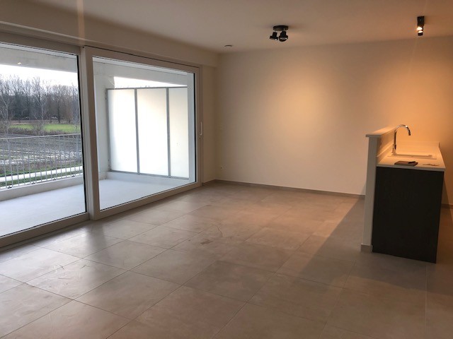 APPARTEMENT MET TERRAS EN AUTOSTAANPLAATS TE HUUR IN MOERBEKE - foto 2