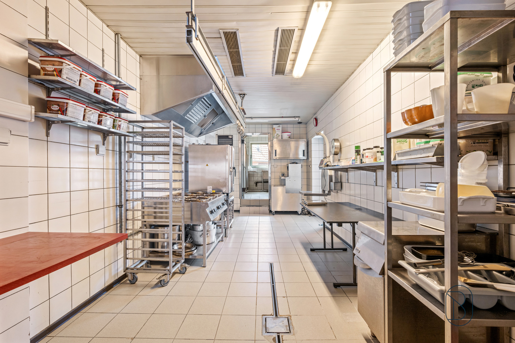 Unieke combinatie van wonen en werken in Sint-Eloois-Vijve! - foto 5