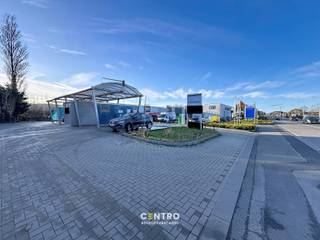 Handelspand, bestaande uit tankstation, carwash en woonst langs belangrijkste invalsweg van Blankenberge!<br /><br /><u><strong>Bijzonderheden:</strong></u><br />- Grondoppervlakte: 1.911m2.<br />- Straatbreedte: Circa 50 meter.<br />- Woning te renoveren.<br />- Tankstation: Nog circa 6 jaar verhuurd.<br />- Woongebied.<br /><br />Aarzel zeker niet om ons te contacteren indien u verdere info wenst: 050/70.01.02 - info@centro.be