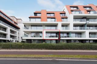 Bel appartement à vendre situé au premier étage de la résidence Jan Turpin, Albert I laan 68 à Nieuport, à quelques pas du Zeedijk, de la promenade...