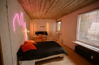 Centraal gelegen, op boogscheut Maria-Hendrikapark, strand en openbaar vervoer treft u dit exclusief pareltje aan.De uitnodigende gevel werd recent...