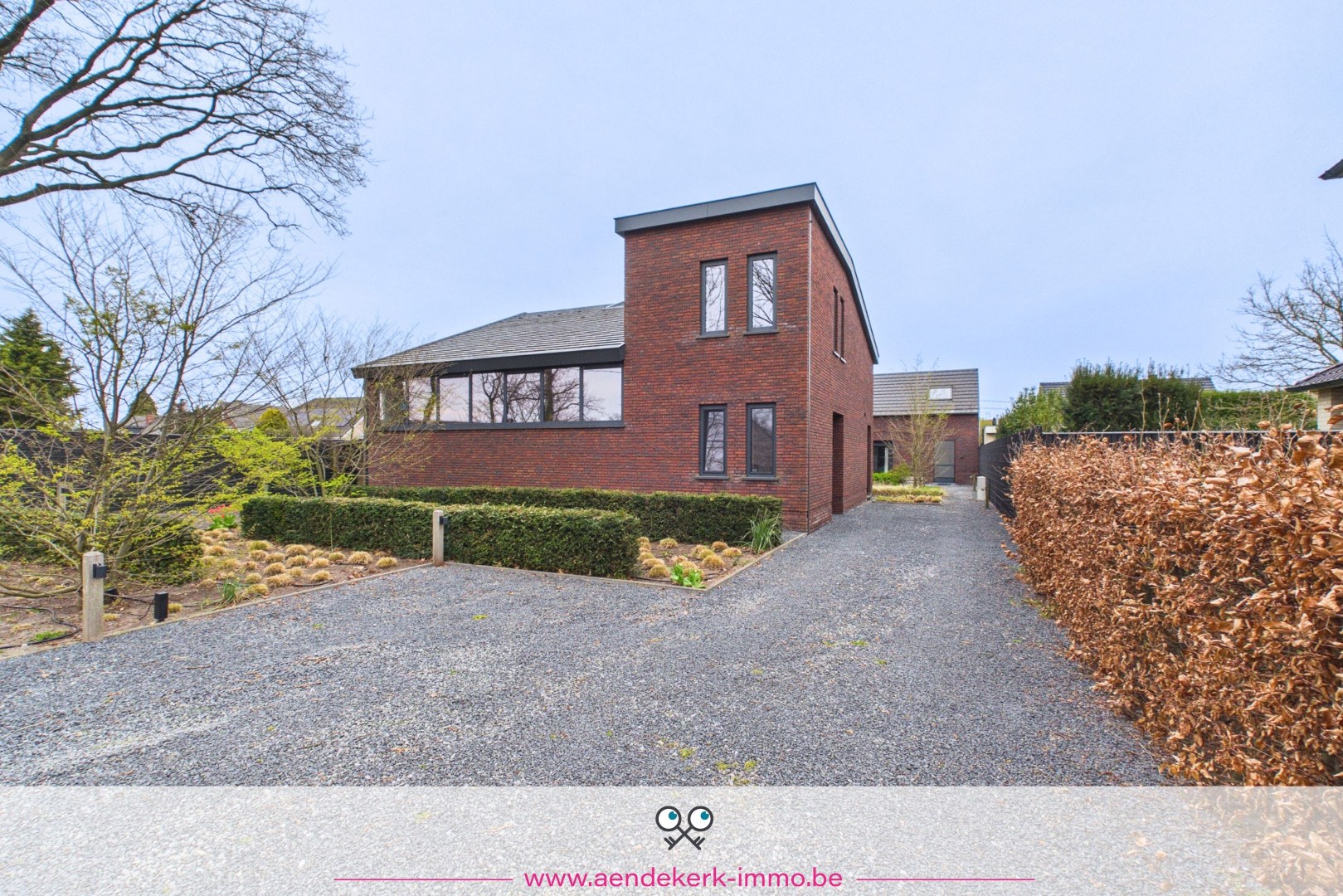 Rustig gelegen woning met bijgebouw in Molenbeersel - foto 1