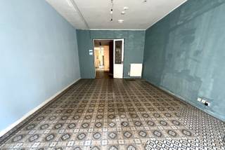 Handelsgelijkvloers te huur in het centrum van Diest, Felix Moonsstraat 15.Oppervlakte : +/- 90m²Gevelbreedte : +/- 5,5mIndeling :3 achter elkaar...