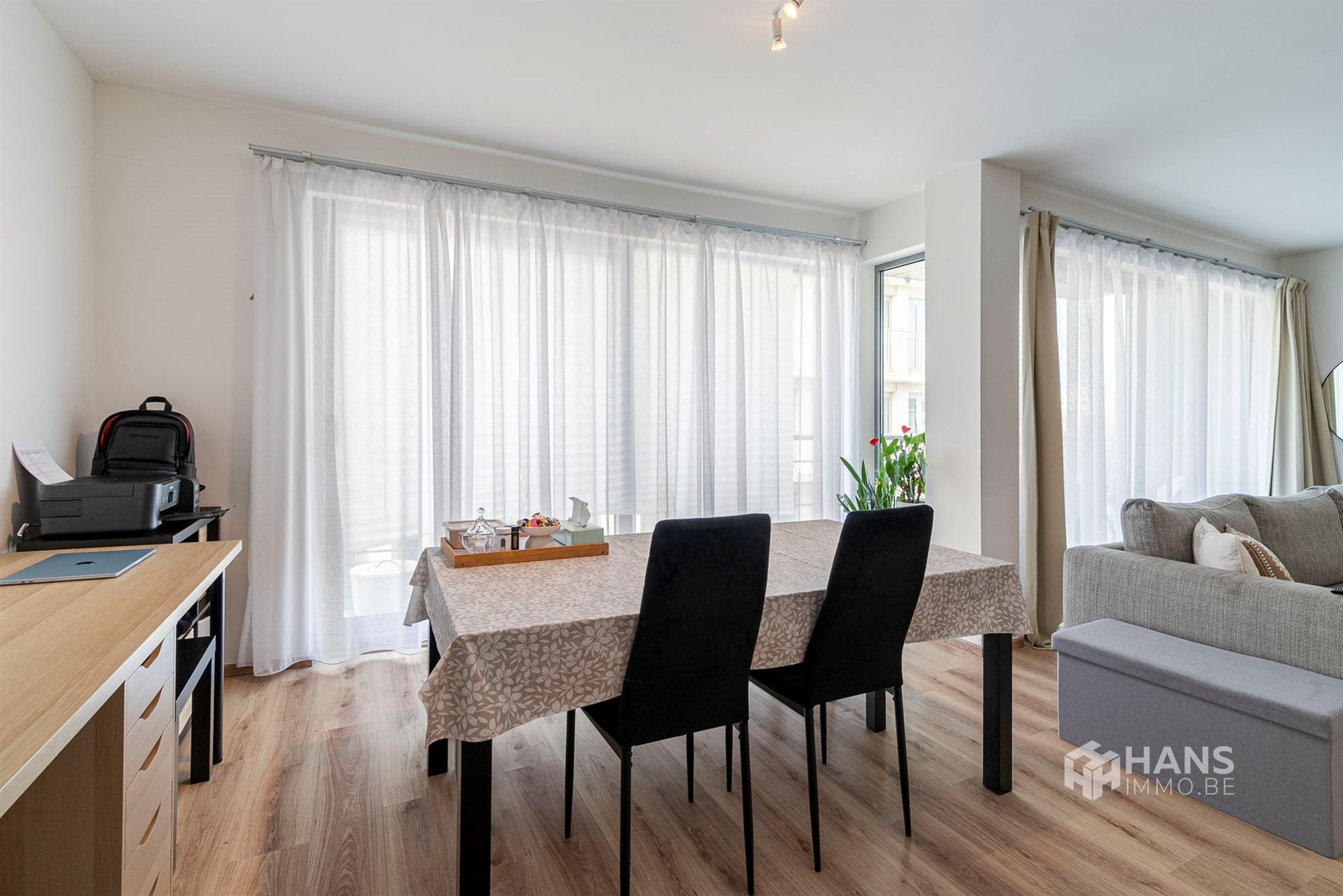 Instapklaar appartement (97 m²) met 2 slaapkamers en 2 terrassen in Antwerpen (2000). - foto 4