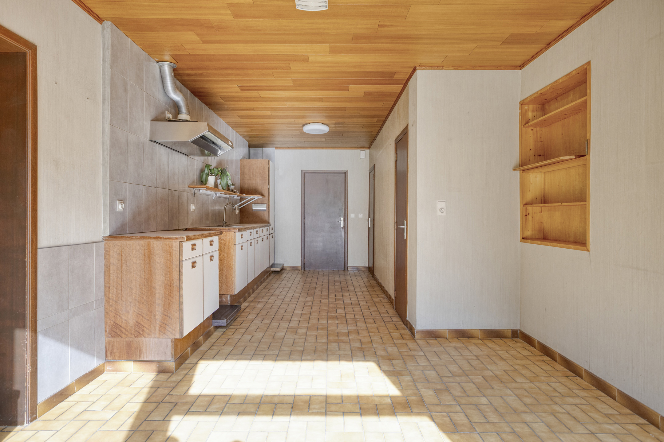 Woning met 5 kamers, garage &amp; grote tuin in het centrum! - foto 3