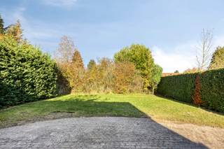 In een groene en residentiële wijk van Kraainem, vlakbij het openbaar vervoer (bus en metro van Kraainem) en internationale scholen, mooie...