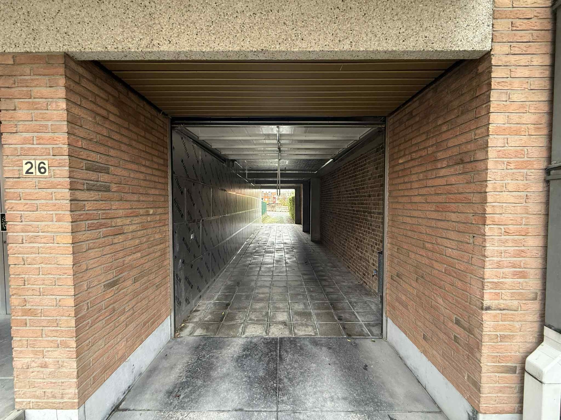 Garage for rent in Berchem-Sainte-Agathe with 2 bedrooms - photo 4