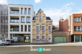 Algemeen bezoekmoment op zaterdag 13 december van 14u00 - 15u00 // Reservatie verplichtWelkom in deze ruime woning in het hart van Roeselare, gelegen...