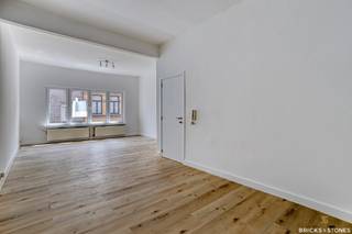 Ontdek dit prachtig gerenoveerde appartement op de eerste verdieping van een kleinschalig en verzorgd gebouw.De ruime leefruimte geniet van veel...
