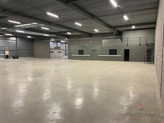 Strategisch gelegen magazijn van 750m² op het industrieterrein 'Stadsheide' in Hasselt, op een steenworp afstand van de Corda Campus...