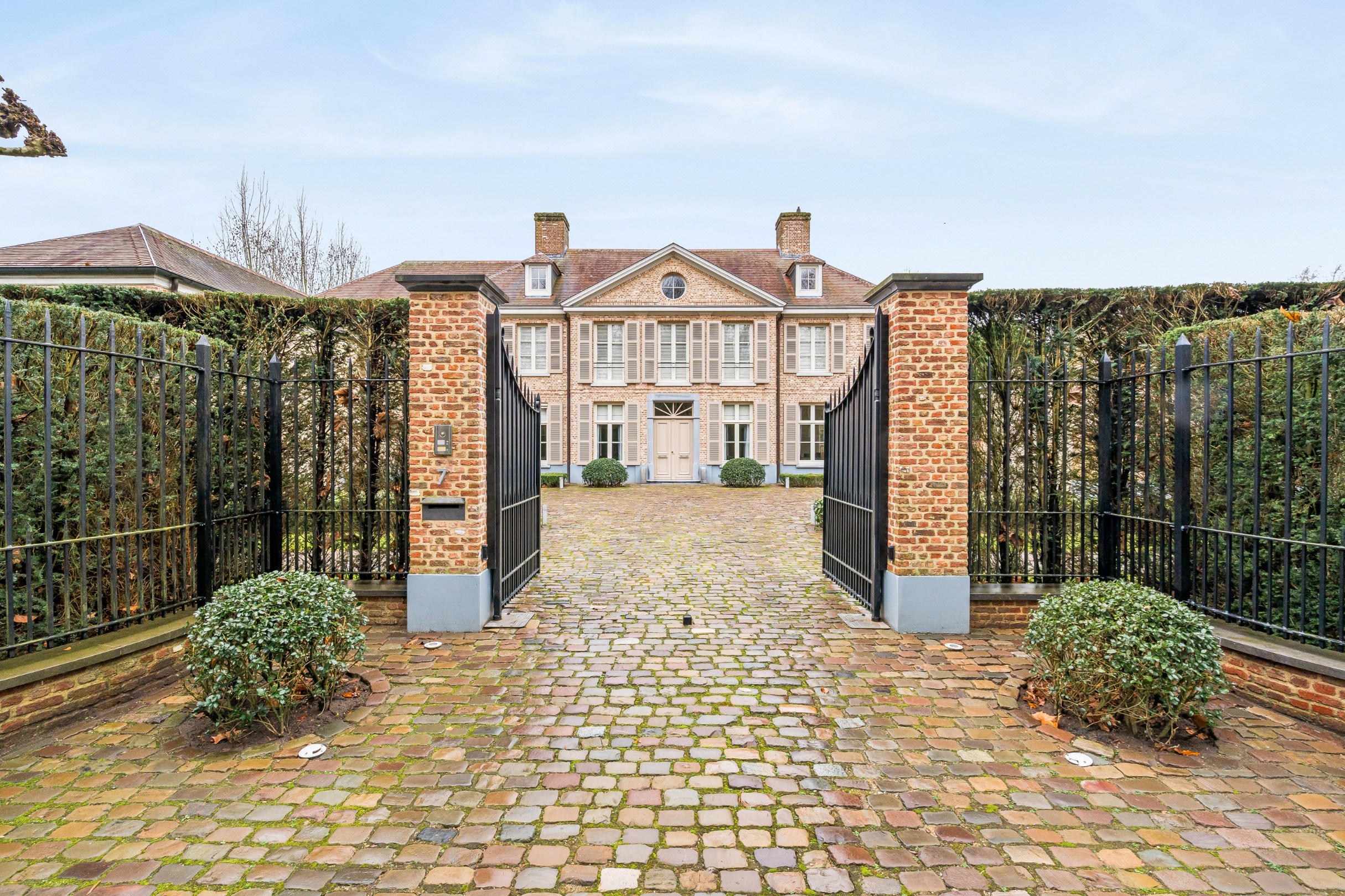 Villa exclusive sur environ 5 000 m² à Pelt - photo 3