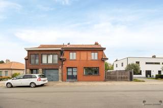 GERENOVEERDE HALFOPEN BEBOUWING MET VERGUND MAGAZIJN (204 M²) IDEAAL VOOR ZELFSTANDIGEN DOORNAARDSTRAAT 40, WOMMELGEMIn een rustige en vlot...