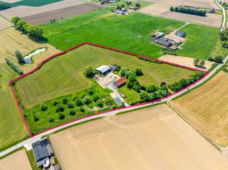 Maison rurale rénovée à vendre dans la Zwijnlandstraat 11 à Westvleteren. Cette belle maison est située dans un endroit idyllique entre les...