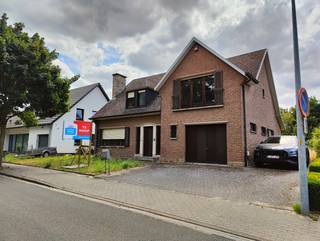 Immo3000 heeft een karaktervolle, statige villa te koop op een TOP locatie in Kessel-Lo.Naast de Abdij van Vlierbeek, Provinciaal Domein, Delhaize én...