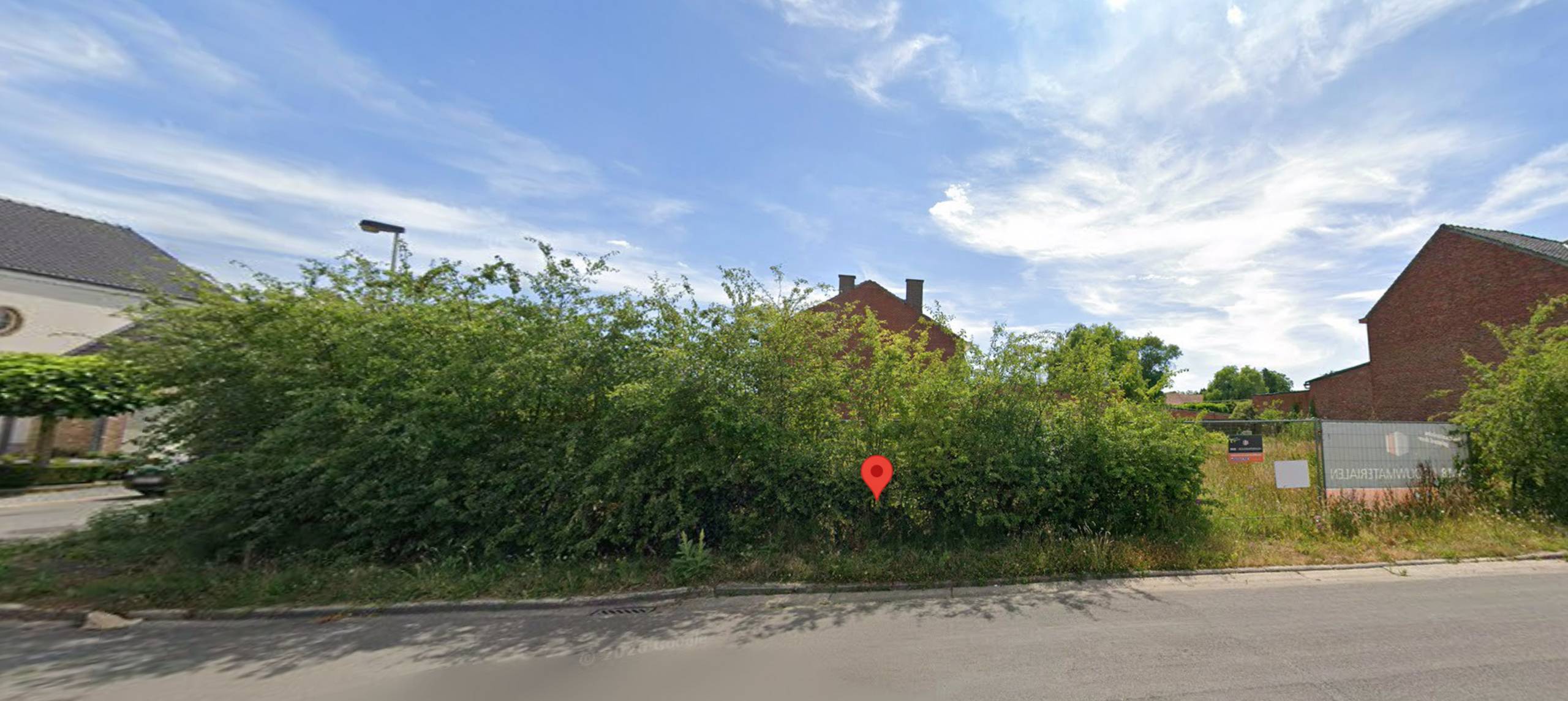 Projectgrond met vergunning voor 4 bouweenheden.3 appartementen + 1 HOBBieden kan vanaf 285.000€