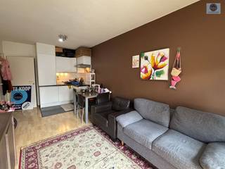 <p><span>GOED GELEGEN 1-SLAAPKAMER APPARTEMENT IN DE NABIJHEID VAN OPENBAAR VERVOER</span></p><p><span> Vraagprijs : 189.000 euro</span></p><p><span> </span></p><p><span>Dit appartement is zeer goed gelegen in de nabijheid van openbaar vervoer, scholen en winkels.</span></p><p><span> </span></p><p><span>Het appartement bevindt zich op de 2de verdieping.  Lift aanwezig!!</span></p><p><span> </span></p><p><span>Het appartement heeft de volgende indeling : open keuken, eetruimte en living en een kleine bureauruimte.  </span></p><p><span>Verder treft u nog de slaapkamer en badkamer met douche, lavabo en toilet.</span></p><p><span> </span></p><p><span>Er is een klein balkon aanwezig aan de achterkant van het gebouw.</span></p><p><span> </span></p><p><span>Het appartement wordt verwarmd met elektriciteit en beschikt over dubbele beglazing in het hout.</span></p><p><span> </span></p><p><span>Wordt momenteel verhuurd.</span></p><p><span> </span></p><p><span>Voor info of bezoek bel : 0472/29.25.04 of stuur een email naar louis@svena.be</span></p><p><span> </span></p><p><span>Stedenbouwkundig uittreksel/inlichtingen in aanvraag! </span></p><p><span>Deze gegevens zijn louter informatief en wij kunnen niet aansprakelijk gesteld worden voor eventuele onjuistheden. </span></p><p><span>De bewoonbare oppervlakte is slechts indicatief.</span></p><p><span> </span></p><p><span> </span></p>