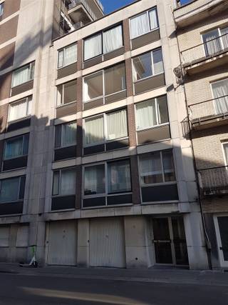 Het appartement is gelegen in centrum van Antwerpen aan zijstraat van het stadspark, zeer rustig en aangenaam omgeving.Er is maar 1 appartement per...