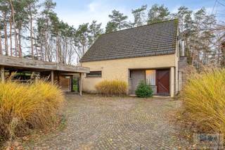 Op een unieke toplocatie te Keerbergen vinden we deze charmante woning uit 1995, gelegen op een royaal perceel van maar liefst 2.888 m².Deze...