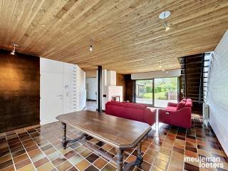 This spacious and bright home is perfectly located in the center of Oostkamp, close to shops, schools, public transport, and major roads.The property...