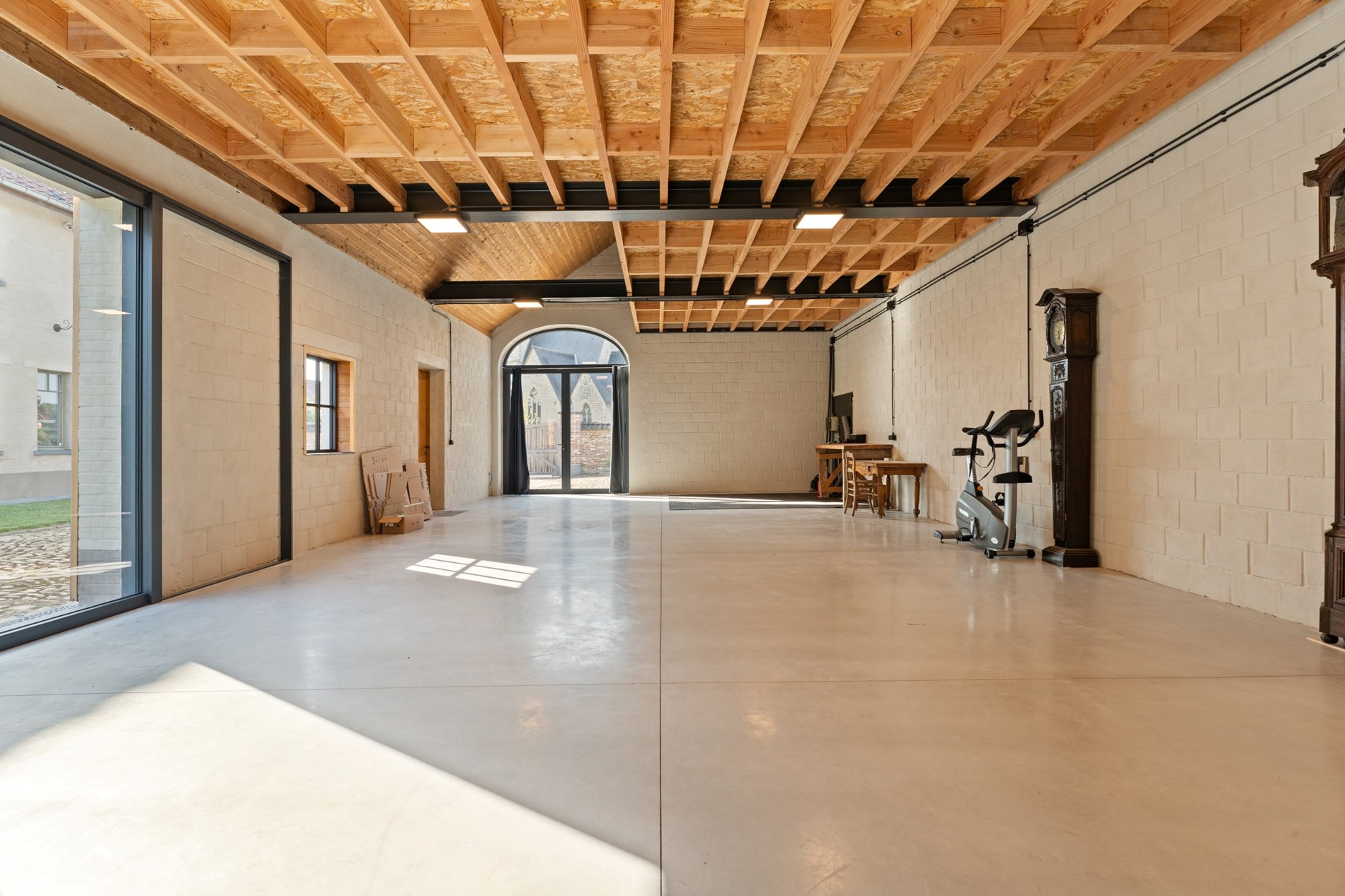 Commercieel kantoor met woongelegenheid - foto 3