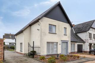 Instapklare halfopen bebouwing met 227 m² woonplezier in hartje Genk (Boxbergheide)!Ben je op zoek naar een ruime, instapklare woning op een...