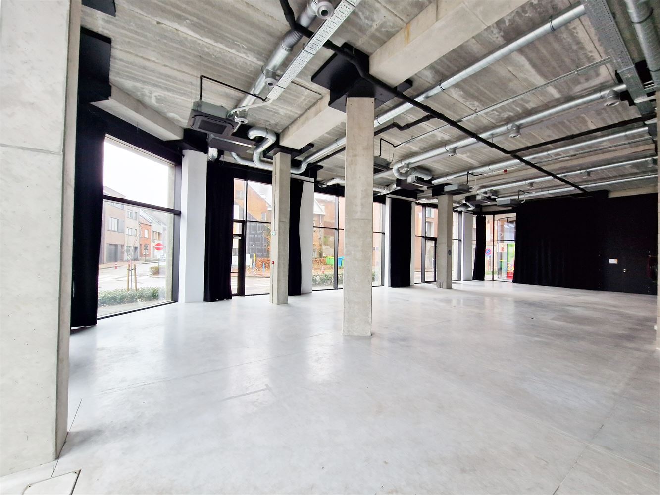 COMMERCIËLE NIEUWBOUWRUIMTES TE HUUR - foto 2