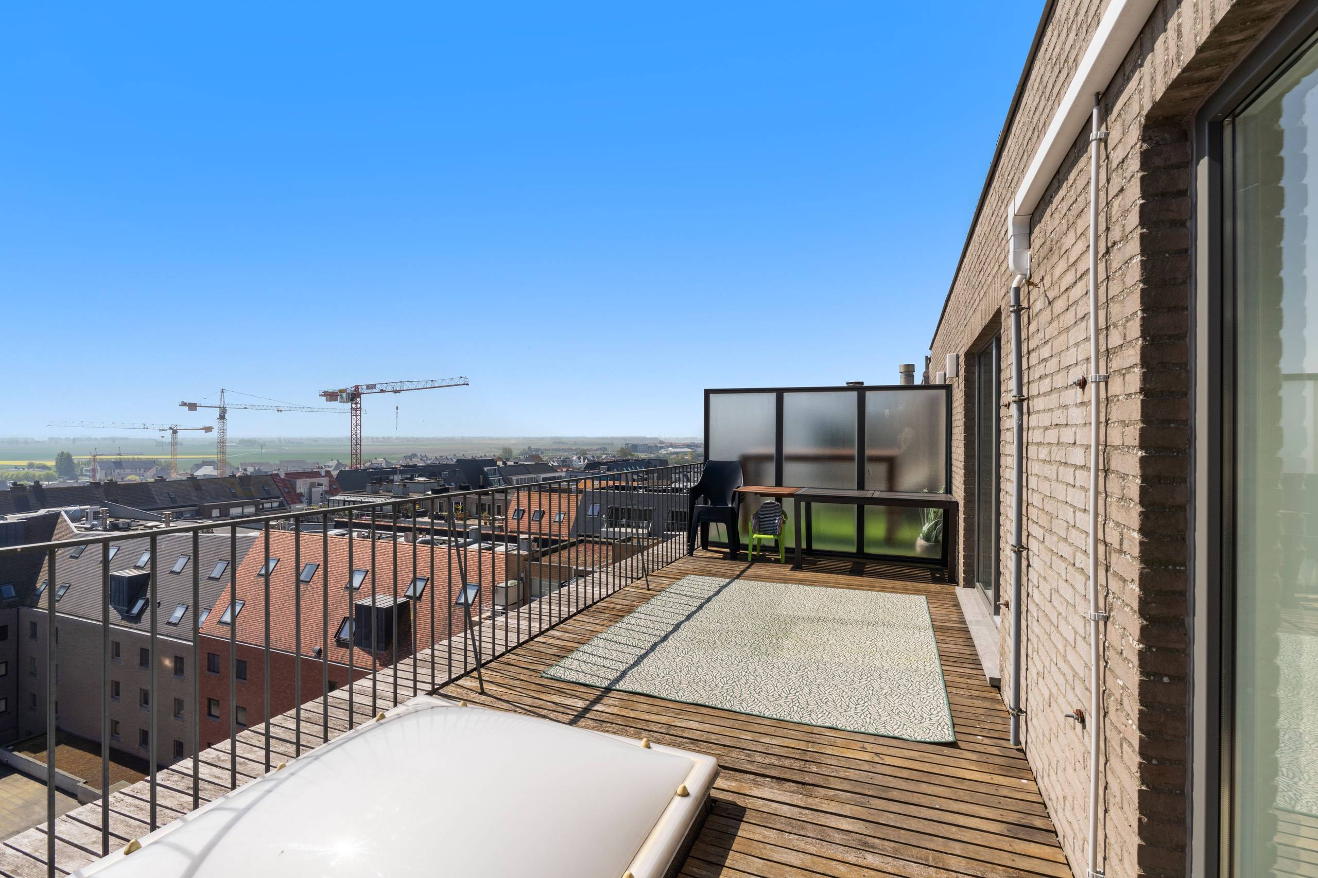 UNIEK:Zeer ruim gemeubeld duplex-penthouse (144 m²) met 2 zonneterrassen (51 m²) centrum Middelkerke - foto 4