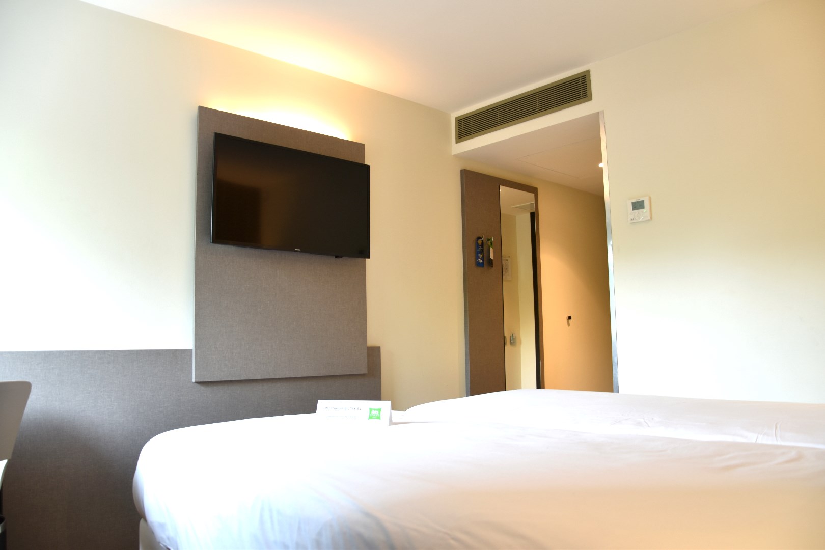 Hotelkamer met aparte badkamer in 'Ibis Style" Kortrijk te koop - foto 3
