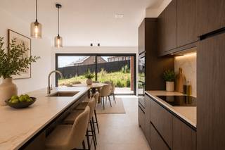 <article>
<div>
<div>
<div>
<div>
<div>
<div>
<p><strong>Ontdek dit kleinschalig project van 4 energiezuinige woningen waar comfort, kwaliteit en toekomstgericht wonen centraal staan.</strong></p>
<p>Deze <strong>moderne BEN-woningen</strong> zijn gebouwd volgens de hoogste normen en uitgerust met de <strong>nieuwste technieken</strong> op vlak van energiezuinigheid en wooncomfort. Denk aan optimale isolatie, ventilatiesystemen, hoogwaardige beglazing en duurzame installaties die zorgen voor <strong>lage energiekosten</strong> én maximaal woonplezier.</p>
<p>Elke woning biedt een <strong>ruime bewoonbare oppervlakte van 144 m²</strong>, ideaal ingedeeld voor gezinnen die op zoek zijn naar licht en ruimte. Bovendien liggen de woningen op <strong>zuidwestgerichte percelen van 256 m² tot maar liefst 791 m²</strong>. Hierdoor geniet je het hele jaar door van <strong>overvloedige natuurlijke lichtinval</strong> en <strong>zonovergoten tuinen</strong> – perfect voor wie houdt van buitenleven, ontspanning en privacy.</p>
<p><strong>Extra troef:</strong> indien je voldoet aan de wettelijke voorwaarden, kan je deze woning <strong>aankopen aan het verlaagde btw-tarief van 6%</strong>, wat een aanzienlijke financiële besparing oplevert.</p>
<p><strong>Kortom:</strong> deze ontwikkeling combineert hedendaags design met duurzame technologie, royale ruimtes en een uitstekende ligging. De ideale keuze voor wie toekomstgericht en energiezuinig wil wonen in een mooie, groene omgeving.</p>
<p>Wil je meer info, plannen inkijken of een bezoek inplannen? Neem gerust contact op: emiel@immobeguin.be</p>
</div>
</div>
</div>
</div>
<div></div>
<div>
<div></div>
</div>
</div>
</div>
</article>
<div></div>