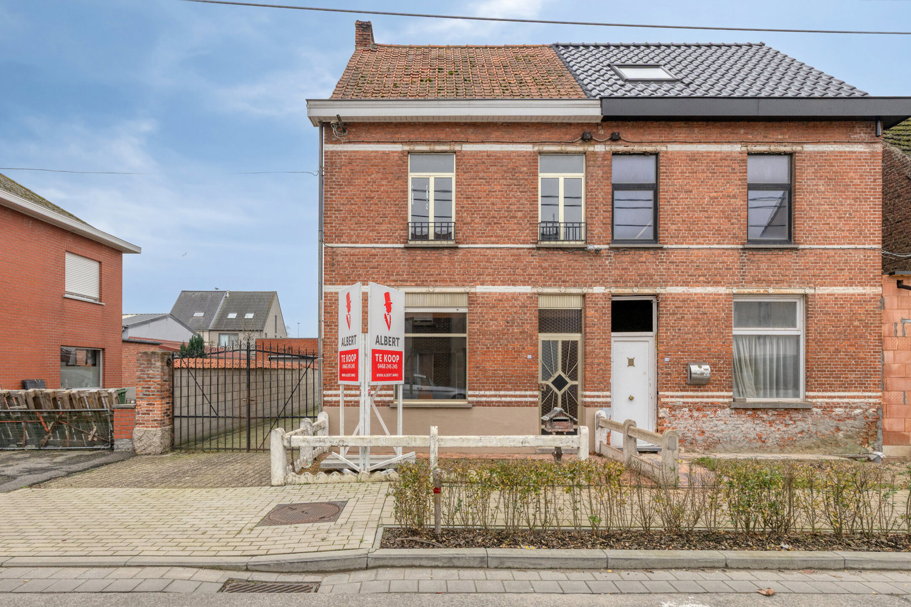 TE KOOP - Te renoveren halfopen bebouwing met 3 slaapkamers - foto 1