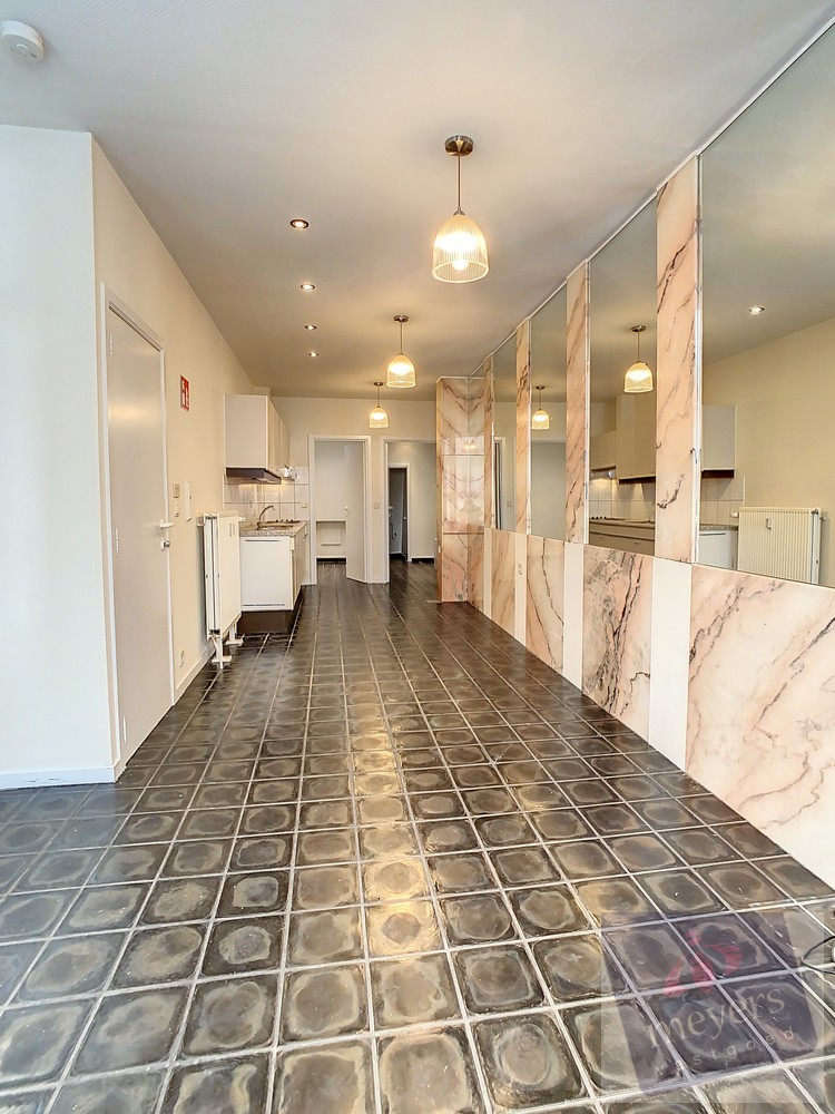 Karaktervolle woning met combinatie wonen/werken op centrale ligging in Sint-Truiden - foto 4