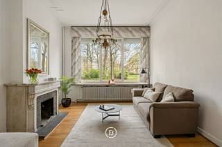 This characterful city house enjoys an exceptional location on the Zuid and Muinkpark, with easy access to the E40 and E17. Public transport (tram and bus) is less than 50 meters away, and numerous shops, restaurants, and amenities are within walking distance.<br />The house offers generous volumes and numerous authentic elements, and is also fully basemented.<br />It is a house with great potential, ideal for a family home or for a combination of living and working. A unique opportunity for those who want to make their mark on a characterful property in a prime location.<br /><br />Layout: Upon entering the house, you will find a spacious entrance hall that provides access to the generous, two-part living room with adjoining dining area and the kitchen with access to the patio/courtyard. Large windows provide an abundance of natural light.<br />On the mezzanine floor, there is a separate guest toilet and storage space. Additionally, there is a lift shaft that extends to the second floor (not in operation).<br />The first floor comprises a master bedroom with ensuite bathroom. There is also a second living room with a frontal view of the Zuidpark and an adjoining kitchen. This space can be easily converted into an extra bedroom or office if desired.<br />The second floor has two bedrooms and a bathroom with shower and sink.<br />The third floor also has two bedrooms, one of which is equipped with a kitchenette, as well as a separate space for the lift control. One of the rooms also has access to the attic via a retractable ladder.<br />Finally, the house is fully basemented and includes a laundry room, various storage spaces, and a charming wine cellar.<br /><br />Optional: purchase of a garage box.