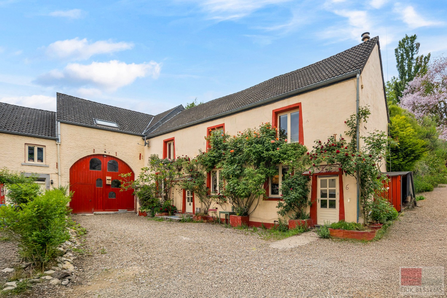 Karaktervolle woning uit 1668, met een bewoonbare oppervlakte van ca. 233 m² op een royaal perceel van 1.837 m² - foto 2