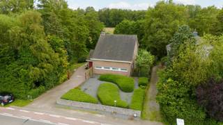 Ben je op zoek naar een ruime woning met karakter op een royaal perceel in een groene omgeving? Dan is deze open bebouwing met een perceel van 1886...