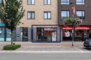 Ideaal gelegen kantoorruimte te huur vlak in het centrum van Harelbeke met uitstekende visibiliteit!Deze recente polyvalente ruimte (2007) voldoet...