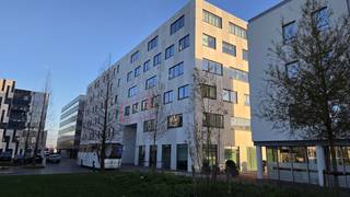 Op zoek naar een professionele uitvalsbasis? Dit instapklare kantoor te huur bevindt zich in de Kwadestraat 149A te Roeselare. De unit is gelegen...