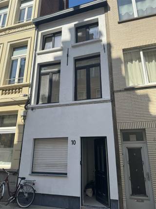 In het Antwerpse historisch centrum, aan de bruisende Universiteit ligt deze volledige (2025) renovatie. Of u het als eigen bewoning gebruikt, om...