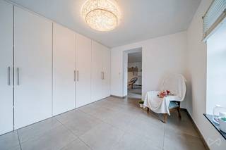 Dans un quartier fort recherché, cette maison rénovée en 2011 se distingue par son excellent état et son charme contemporain. Idéale pour les...