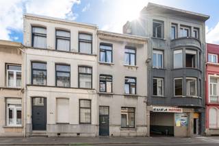 Gelegen in de levendige Dambruggestraat, vlak bij Park Spoor Noord, biedt deze ruime rijwoning de ideale mix van authentieke charme en...