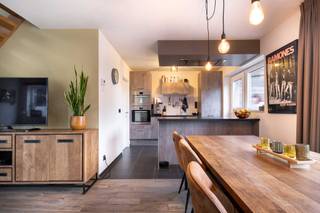 Instapklare, energiezuinige woning met 4 slaapkamersOntdek deze recente halfopen bebouwing uit 2016 in Wechelderzande, ideaal gelegen vlak bij de...