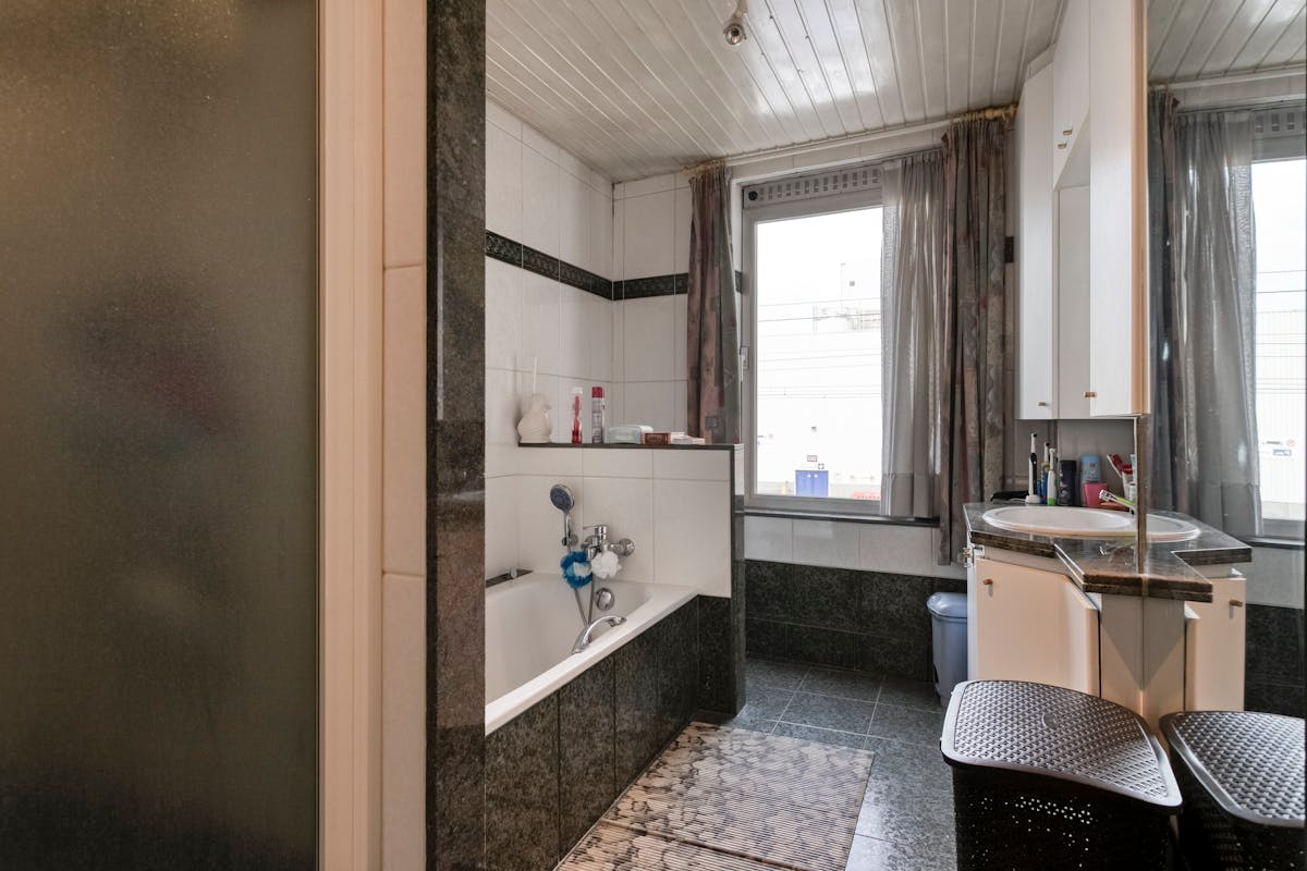 Instapklaar huis te koop nabij het centrum van Izegem. - foto 4